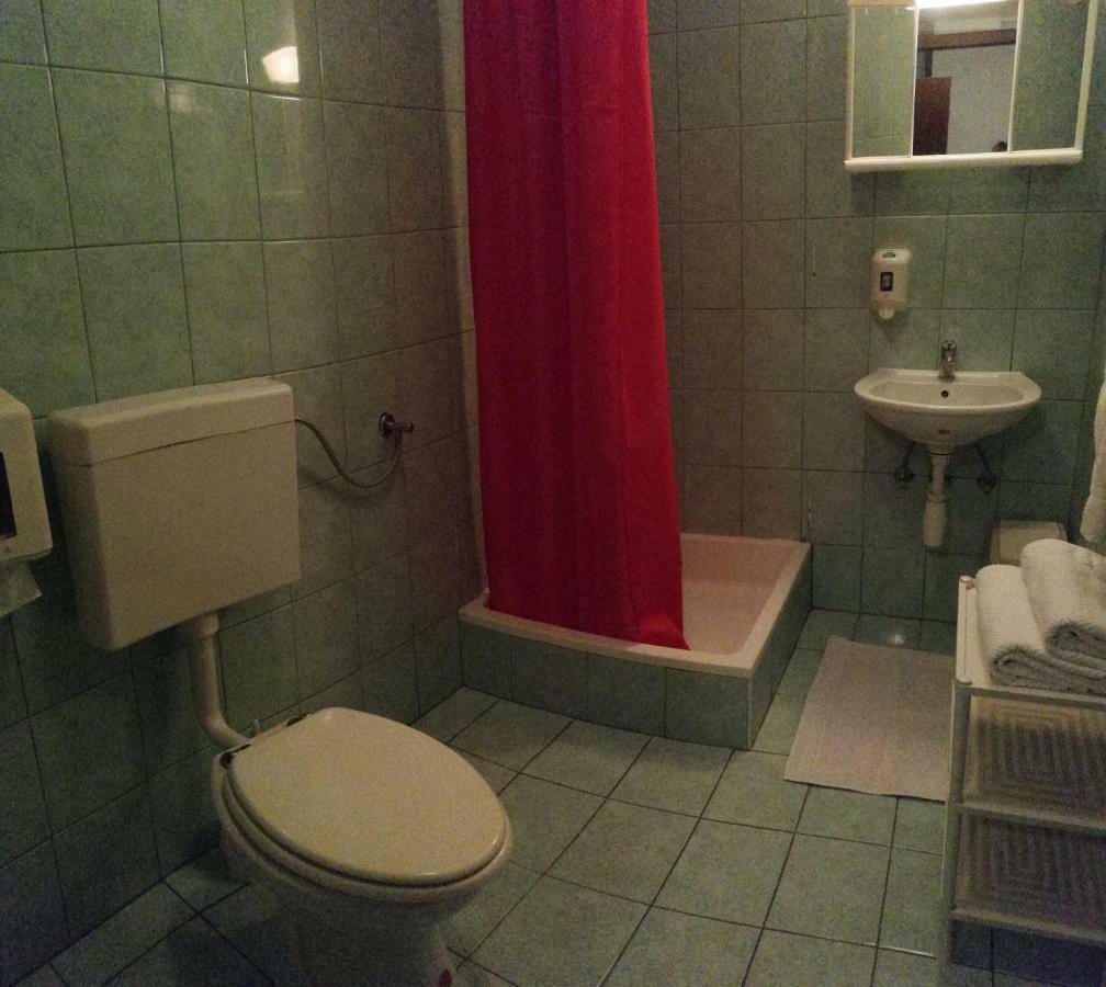Hotel Kavana I Sobe Monika Grabrovnik Zewnętrze zdjęcie